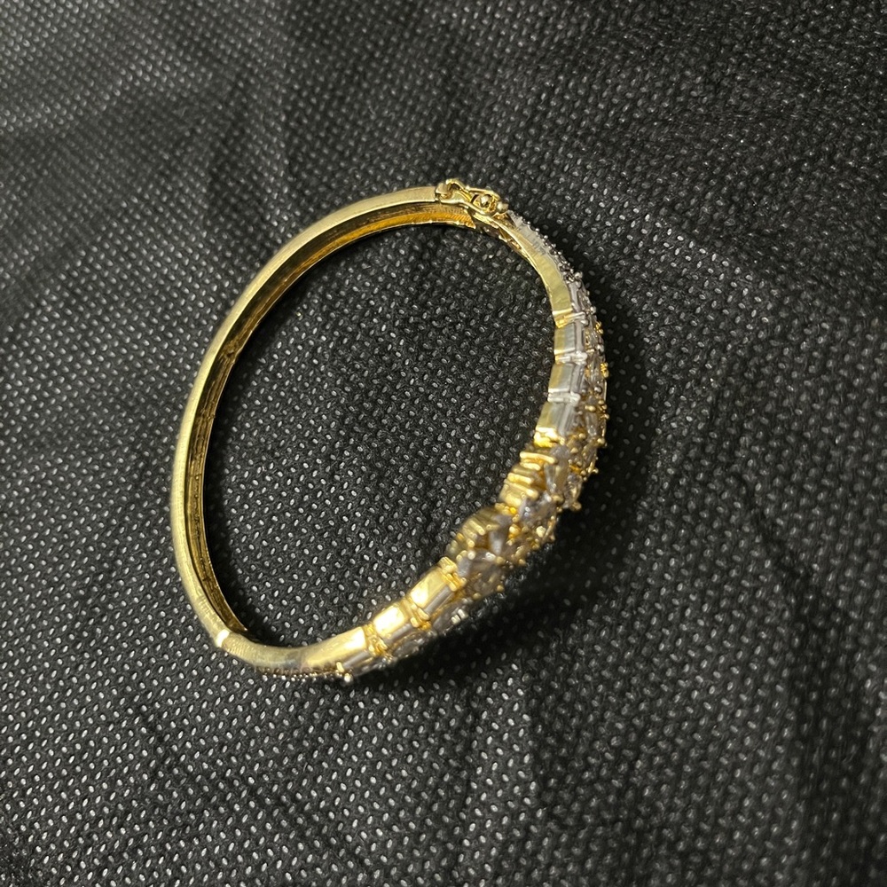 Diamond style , 1 carat gold , very beautiful bracelet